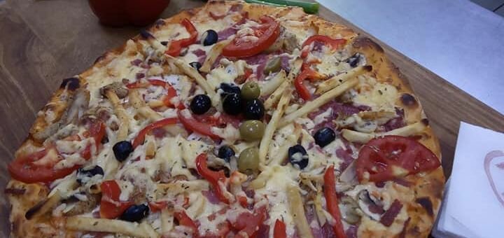 Discount on all cuisine menus in fast food cafe