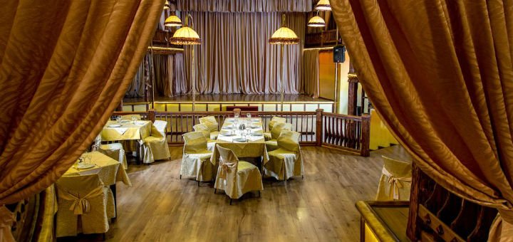 Banquet hall in the restaurant of the Galaxy Hotel near Lviv. Book places for banquets and weddings for a special offer.