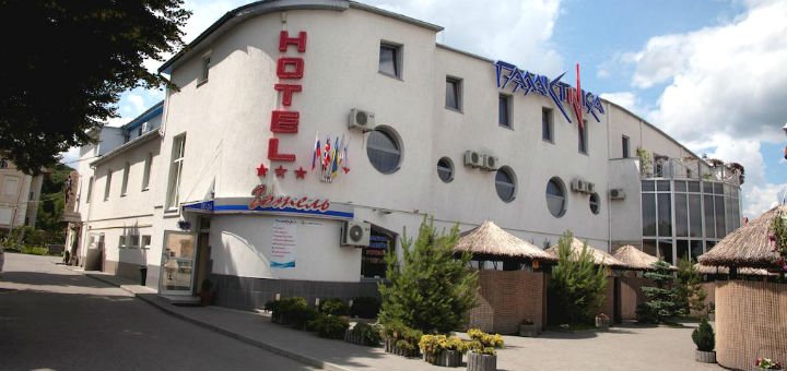 Hotel and recreation complex Galaxy near Lviv. Book hotel rooms at a discount.