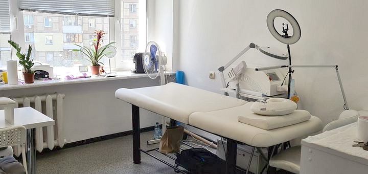 Карбоновий пілінг в студії «Beauty Room» в Києві. Записатися зі знижкою.