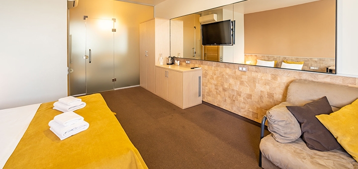 Mini-hotel "People Hotel" in Odessa. Book rooms on promotion 14