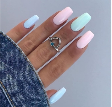 Master of nail service Vita Krutetskaya in Kiev. With discount.
