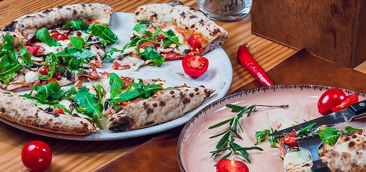 Pizza pich pizza delivery service. Order on promotion