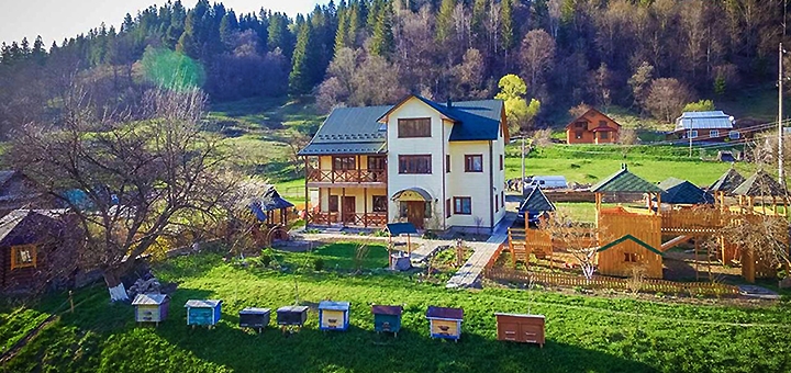 Усадьба «У Зумера» в Криворовне в Карпатах. Бронируйте номера по акции.