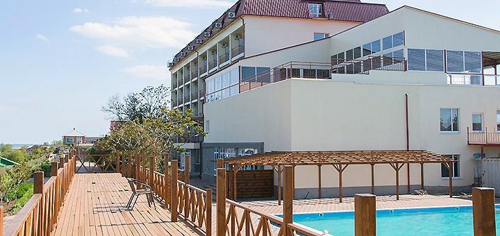 Outdoor pool at the Panorama spa hotel in Kirillovka. Book rooms for the promotion.