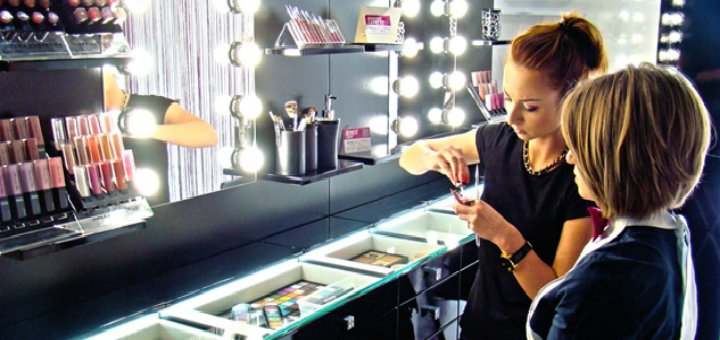 Низкие цены в точеке по услугам быстрого макияжа «MakeUp Zone»