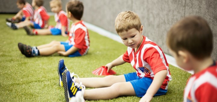 Дитячий футбольний клуб «Footballkids» відвідуйте по акції 3