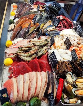 Fish shop-restaurant &quot;flagman&quot;. discounts on dishes