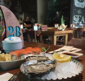 Fish shop-restaurant &quot;flagman&quot;. discounts on dishes