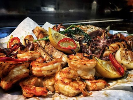 Fish shop-restaurant &quot;flagman&quot;. discounts on dishes