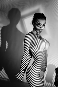 Креативна фотографія Дніпро з фотографом Владиславом Леві. Оплачуйте за акцією.