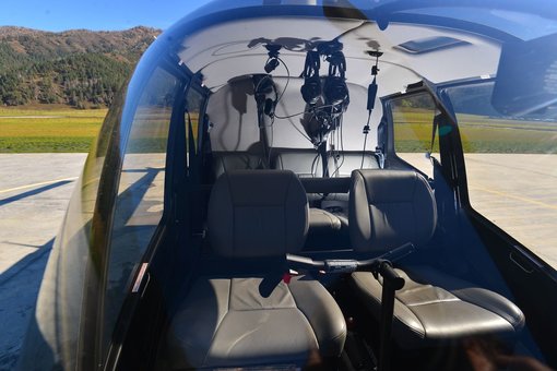 Прогулянки вертольотом над Києвом VipSky. Замовляйте оренду гелікоптера по акції.