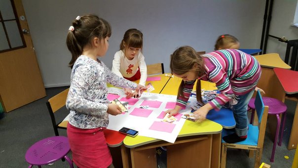 Preparing for school at the Kid'Z Studio on Poznyaky in Kiev. Book your child at a discount.