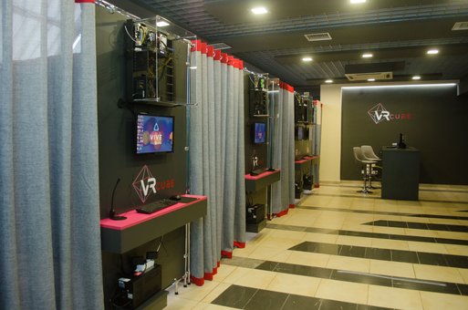 Ігри віртуальної реальності Бетмен у клубі "VR Cube" у Львові. Бронюйте час на гру Batman Arkham VR акцією.