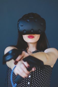 Віртуальна реальність VR HTC VIVE у клубі "ВР Куб" у Львові. Грайте акцією.