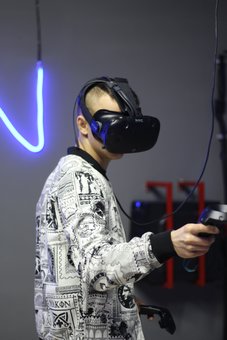 Virtual reality at the MirVR club in Odessa. Book your game time at a discount.