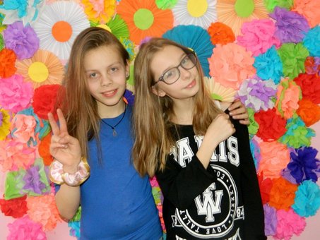 Дитячий табір у Пущі водиці з туристичною компанією «СВ-груп» у Києві. Оплачуйте путівки за акцією.