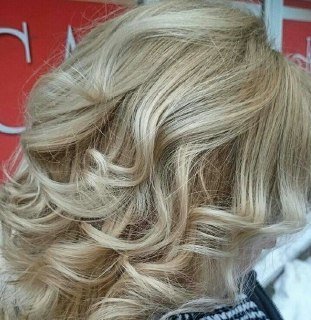 Манікюр гель лак у салоні перукарні «Fleur» у Києві. Записуйтесь на дизайн нігтів за акцією.