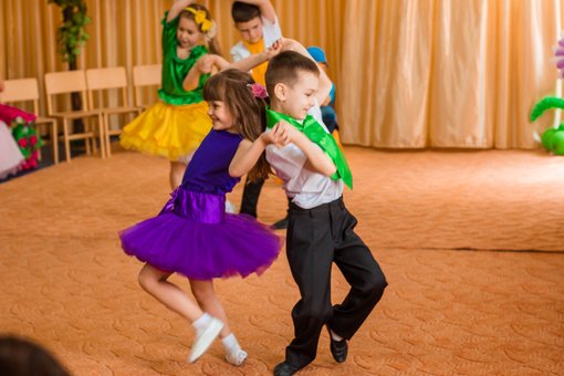 Dancing lessons at the "Montessori" microschool in Dnipro. Sign up for a promotion