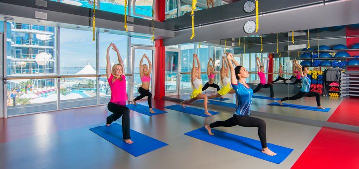 Stretching at the Nemo Fit & Spa fitness club in Odessa. Visit at a discount.