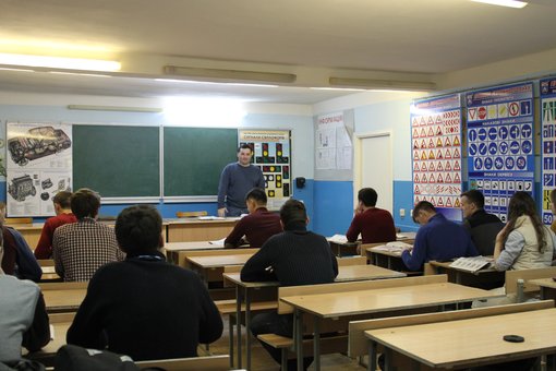 Driving school "Constanta-GS" on Borshagovka in Kiev. Sign up for discounted driving lessons.