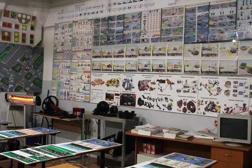 Driving school "Constanta GS" in Kiev. Sign up for a driving course at a discount.