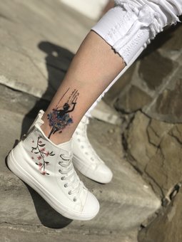 Tattoos on the ankle in "Mama do not scold" in Brovary. Order at a discount.