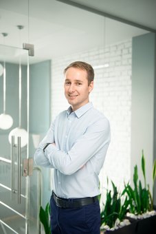 Doctor Ivan Sventukh in Kiev. Sign up for dental treatment at a discount.