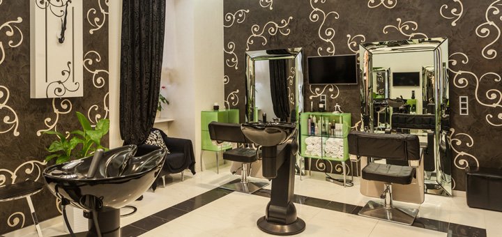 Hairdressing services in the beauty salon &quot;holiday spa&quot;