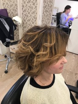 Зачіски в студії краси «Dali's Hair & Beauty Studio». Записати зі знижкою