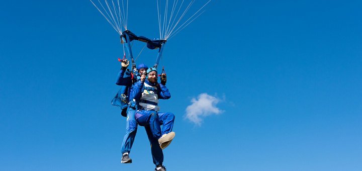 Parachute flights at the Odessa flying club in Odessa. Order with a discount