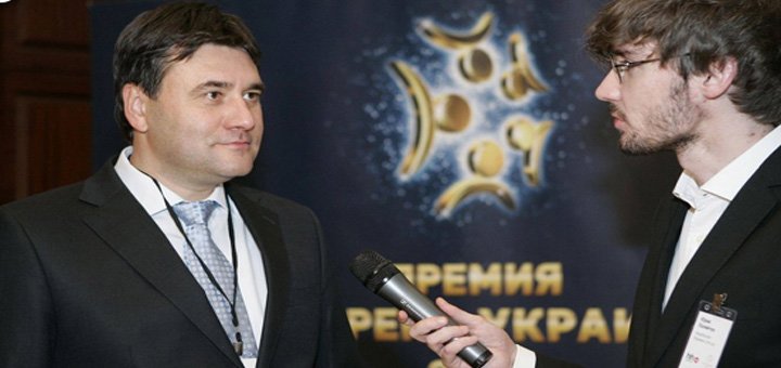 Андрей Кривокорытов даёт интервью после вручения премии HR Бренд 2