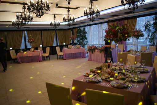 Banquet hall for 60 people in the Palmira restaurant in Dnipro. Book your wedding at a discount.
