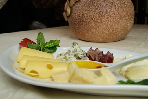 European cuisine of the Palmira restaurant in Dnipro. Celebrate a corporate party with a discount.