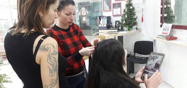 Занятия в школе визажа и причесок «Deluxе» в Одессе. Записаться на курс визажиста со скидкой. 