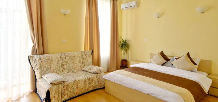 Standard double room in the &quot;heart kiev apart hotel&quot; in kiev. book a room inexpensively