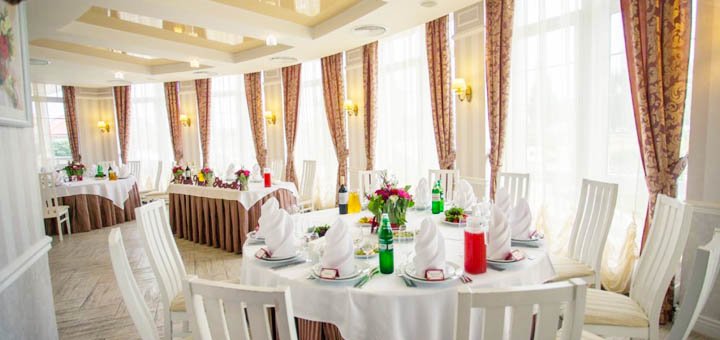 The interior in the restaurant "Sofiyivsky Posad" in Kiev. Order cheap